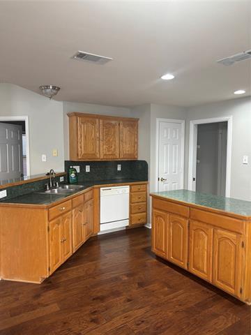 Building Photo - 1332 W Branch Hollow Dr