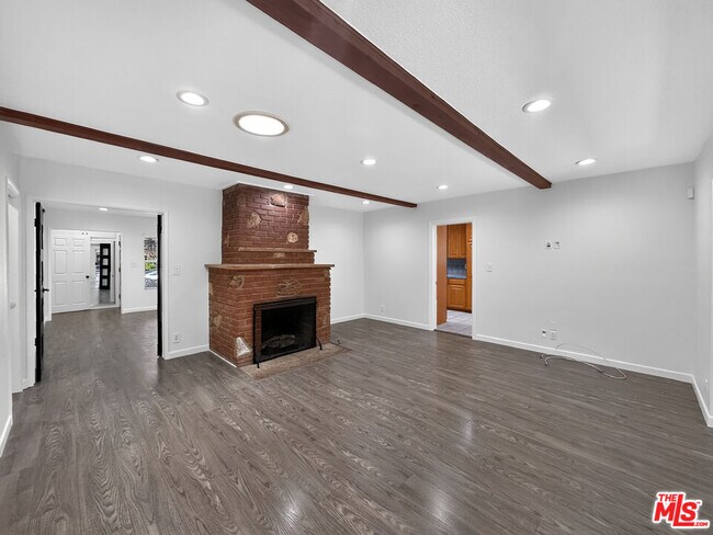 Building Photo - 16746 Tupper St