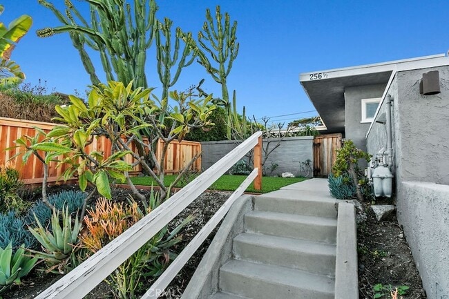 Building Photo - 256 1/2 Avenida Madrid Unit B