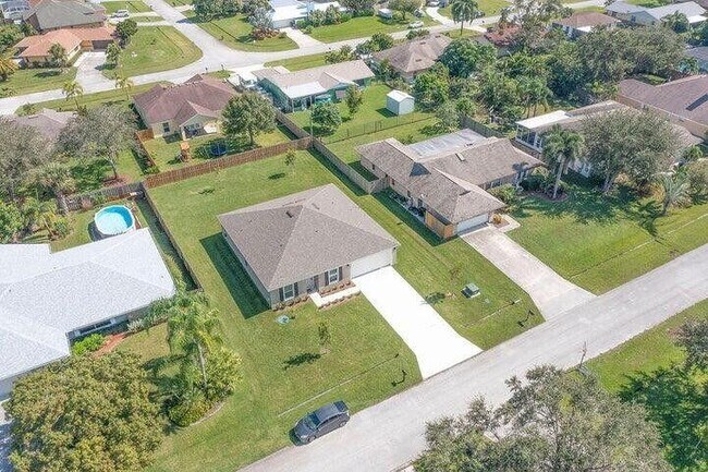 Building Photo - 1381 SE Bayharbor St