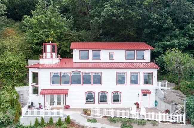 Building Photo - Amazing Dash Point Beach Front Home!