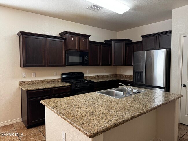 Building Photo - 12641 Paseo Rae Ave