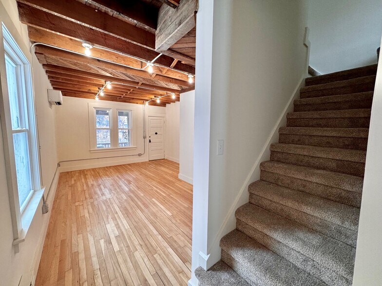 Building Photo - 1546 Selby Ave