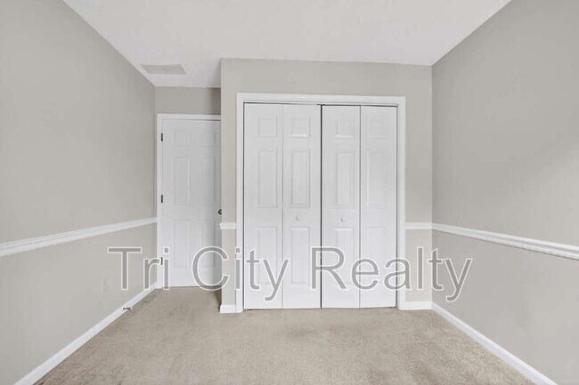 Building Photo - 404 Topaz Trail