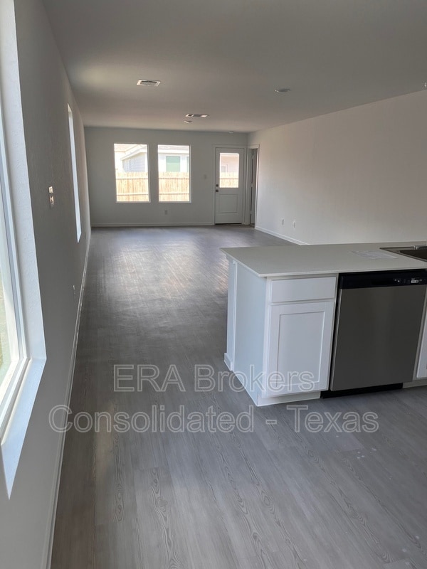 Building Photo - 511 Sarah Wy