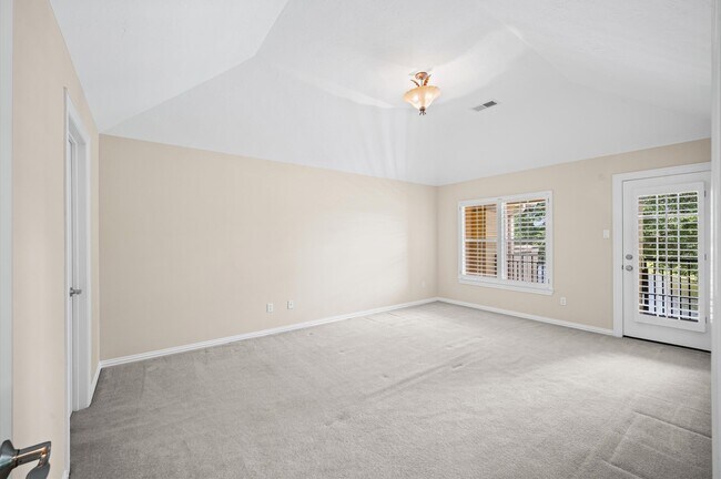 Building Photo - 2047 Palm Forest Ln