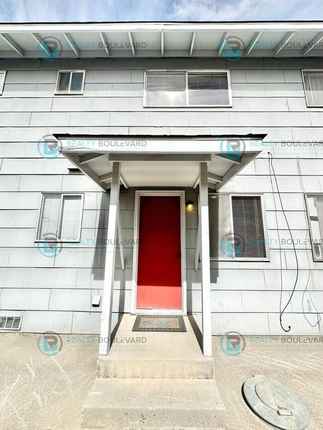 Building Photo - 1 Bedroom 1 Bath + Office next to Idlewild Park & the Truckee River