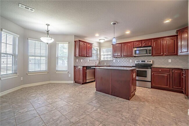 Building Photo - 3725 Glenbrook Loop