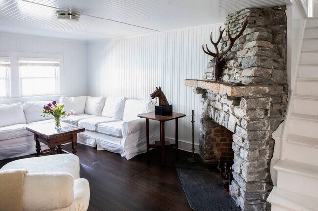 Building Photo - 21 Rawson Rd