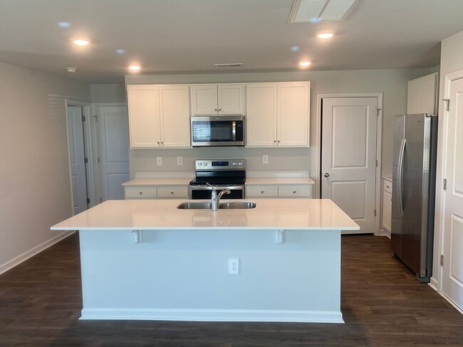 Building Photo - Available now!!! **$1000 off first months rent with acceptable credit and application**