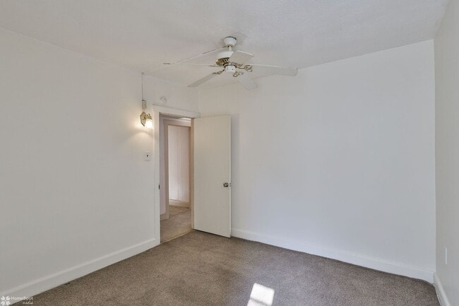 Building Photo - 50 W Catawissa St