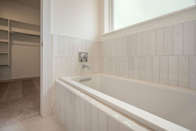 Building Photo - 4909 Misty Wood Ln