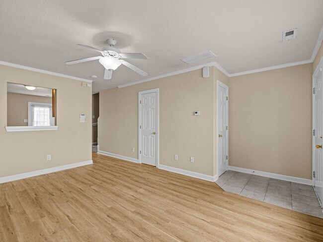 Building Photo - 210 Bridgewood Dr