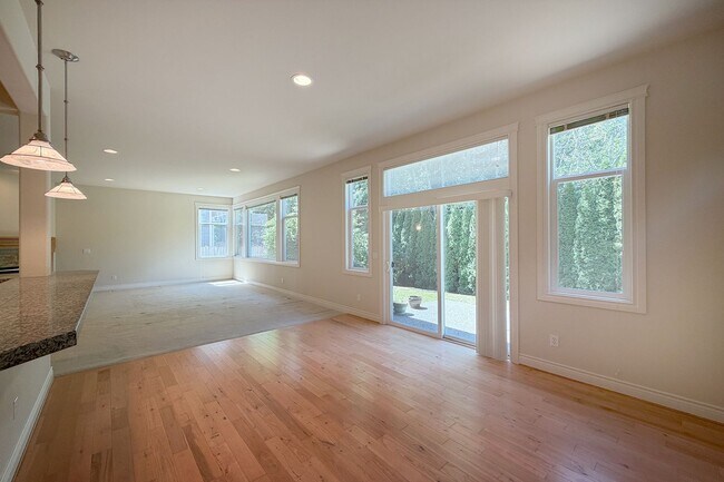 Building Photo - 3Bd/2.5Ba Redmond Home