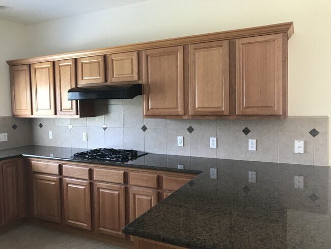 Building Photo - Beautiful & Spacious home!