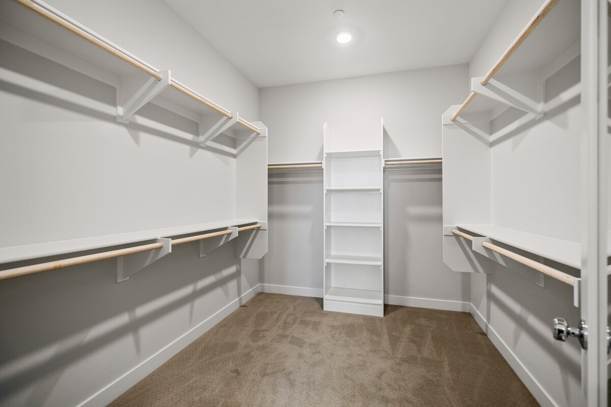 Closet for Owners suite - 590 Catalonia