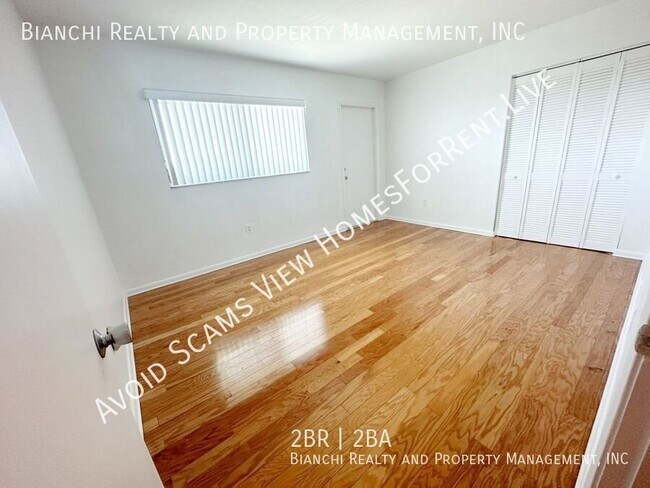 Building Photo - 1819 Shore Dr S