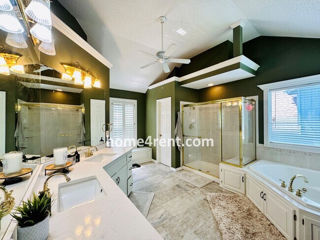 Building Photo - Beautiful Four Bedroom Home in a Quiet Neighborhood w/ an Updated Kitchen, Wood Floors, and a Fin...