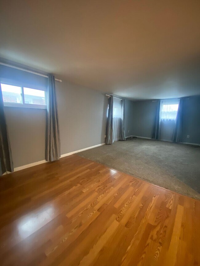 Building Photo - 233 S State Rd