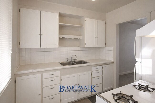 Building Photo - 1138-1138 Navajo St