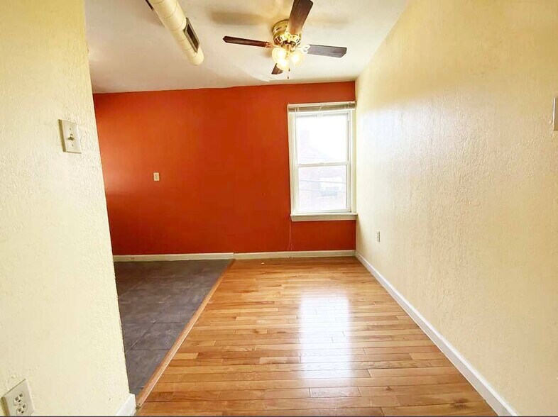 Building Photo - 221 Sterrett St