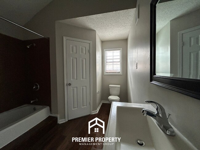 Building Photo - Charming 3BR/2BA Home in 38125 | Vaulted Ceilings, Built-ins & 2-Car Garage