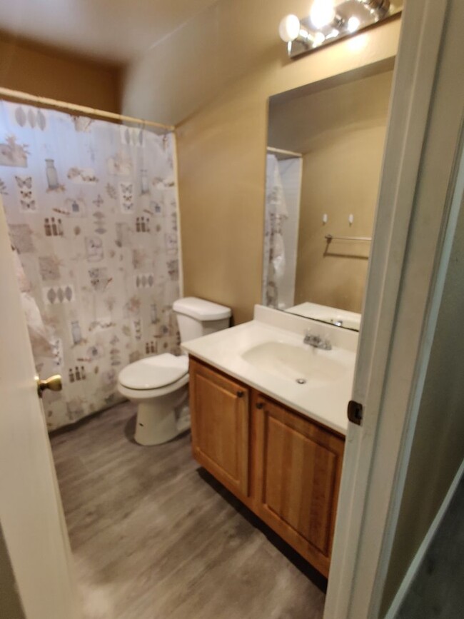 Building Photo - Beautiful  2 beds and 2 baths condon locat...