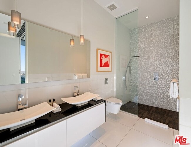 Building Photo - 7080 Mulholland Dr