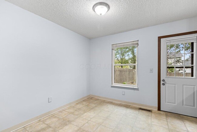 Building Photo - 1690 Watertower Dr