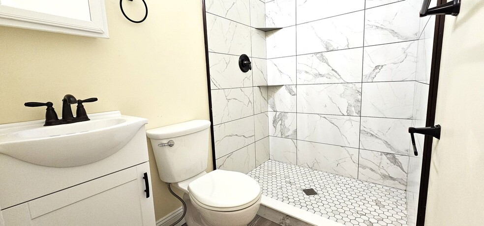 Building Photo - 207 S Union St