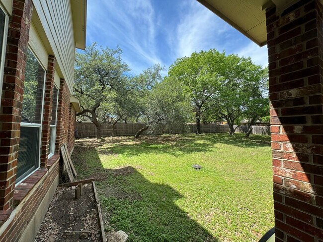 Building Photo - Beautiful 2 Story 4 Bdrm 2.5 Bath With a Loft
