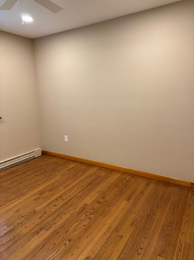 Building Photo - Stunning 3-bedroom, 3-bathroom single family home