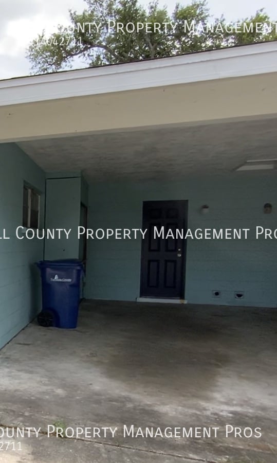Building Photo - 3150 Jennings Dr