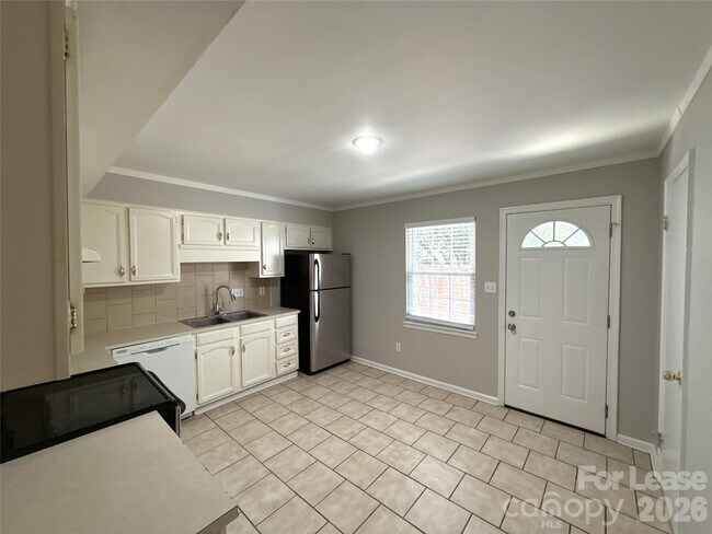 Building Photo - 11016 Hunter Trail Ln