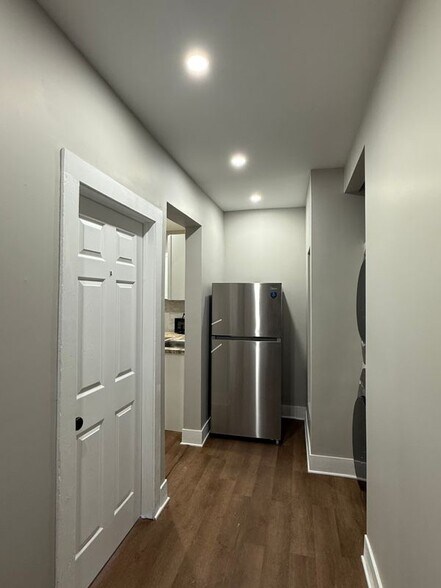 Building Photo - 442 Hudson Ave