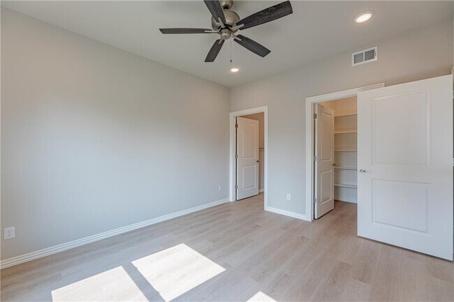 Building Photo - 1701 SW Casuarina Dr