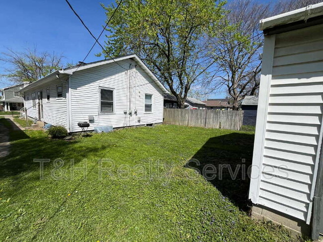 Building Photo - 941 N Drexel Ave