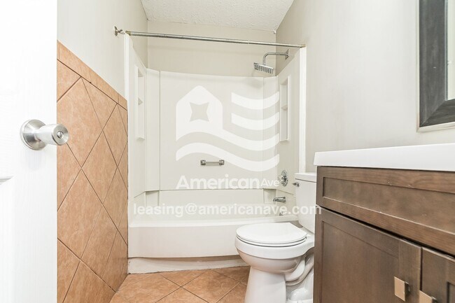 Building Photo - 3536 Torbay Dr