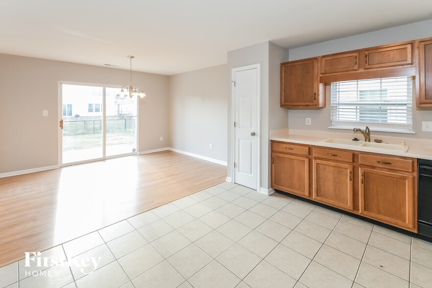 Building Photo - 2334 Layton Park Dr