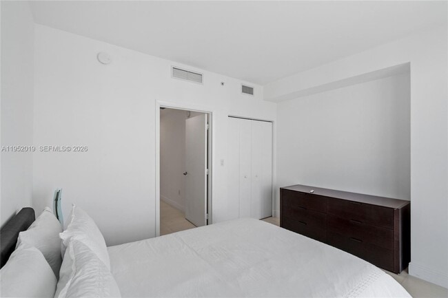 Building Photo - 90 SW 3rd St