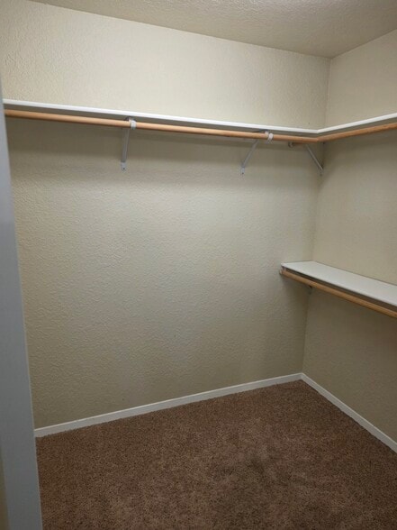 Building Photo - 208 Sunset Ln