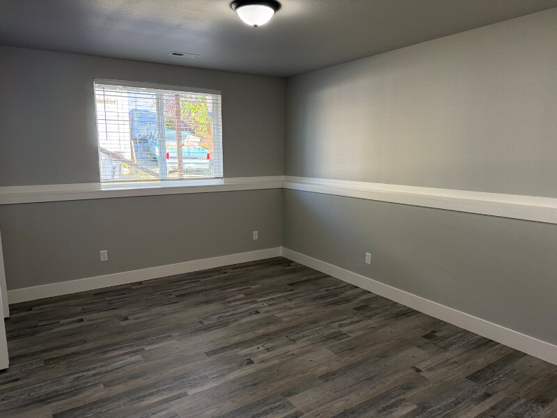 Building Photo - 1329 Lynn Ave