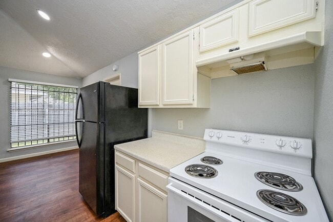 Building Photo - 6715 Greenyard Dr
