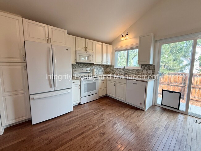 Building Photo - 475 E Chiswick Cir