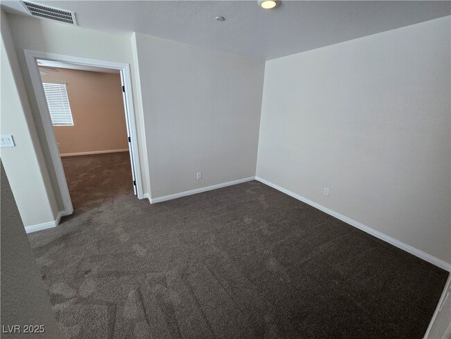 Building Photo - 531 Thistleberry Ave