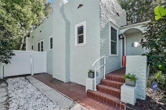 Building Photo - 907 W Woodlawn Ave