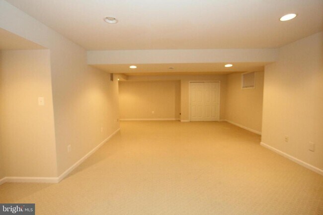 Building Photo - 10208 Sorrel Ave