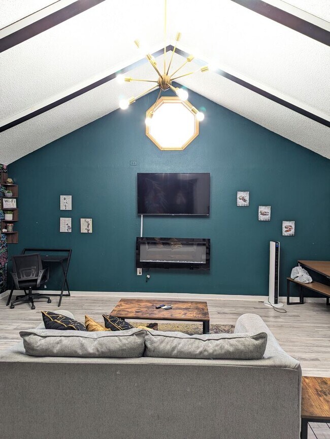 Building Photo - 2315 13th St