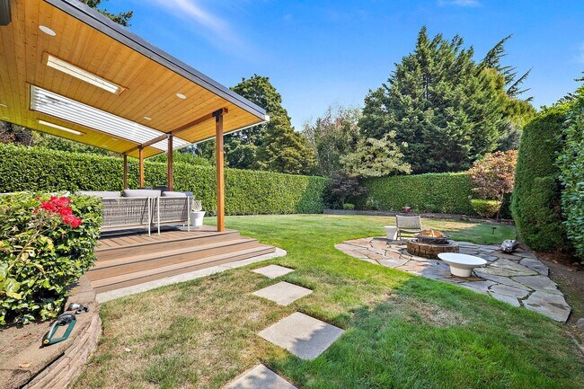 Building Photo - 4Bd/4.5Ba Medina House