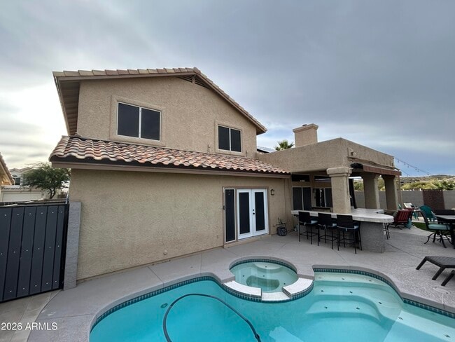 Building Photo - 1210 E Briarwood Terrace